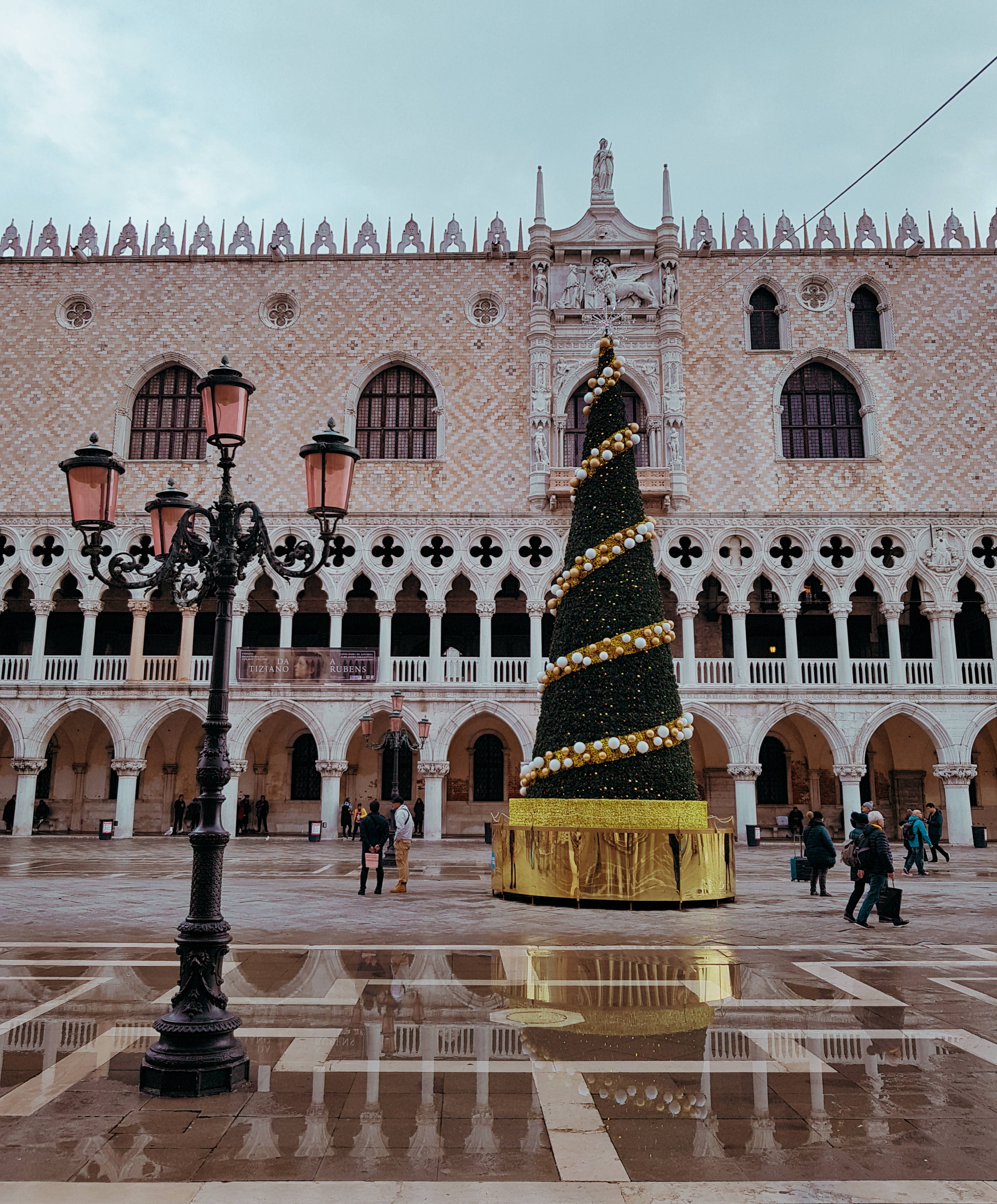 Discover the beauty of St. Mark’s Square, home to the iconic Basilica and the city’s lively atmosphere. A must-see in Venice!